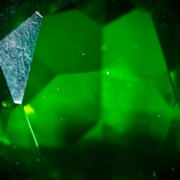 Tsavorite 1.65ct Solid 18K Yellow Gold Ring - Picture 3 of 8